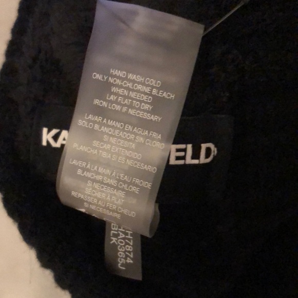 Karl Lagerfeld Paris Black Ribbed Beanie Karl Patch Black Faux Fur Pom OS NWT - Picture 12 of 15